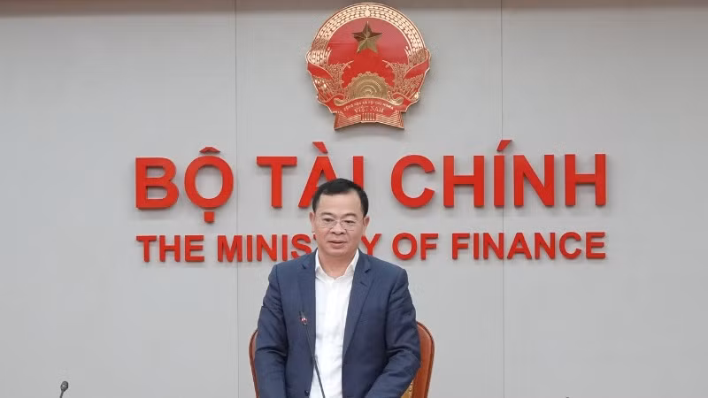 Đại diện Bộ Tài chính báo cáo về tình hình Tổng kiểm kê tài sản công.