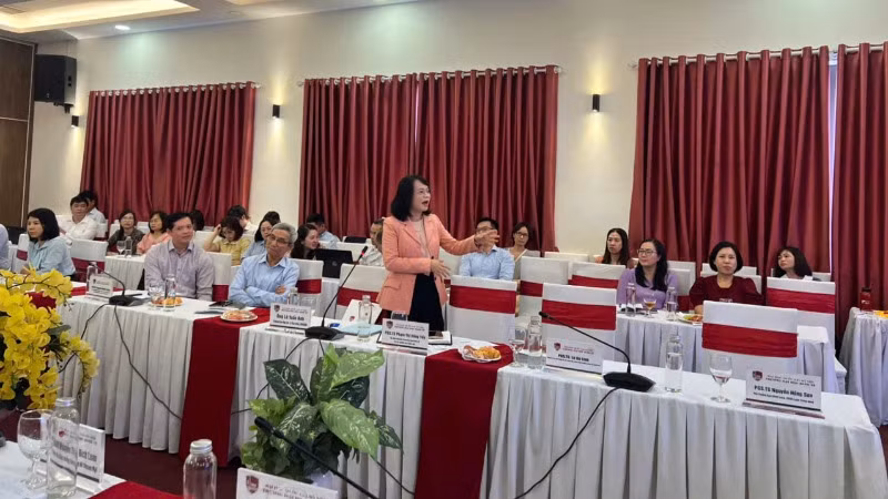 PGS, TS Phạm Thị Hồng Yến, Ủy viên chuyên trách Ủy ban Kinh tế và Tài chính của Quốc hội. PGS, TS Phạm Thị Hồng Yến, Ủy viên chuyên trách Ủy ban Kinh tế và Tài chính của Quốc hội.
