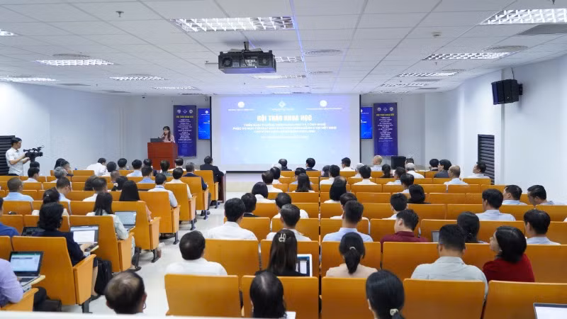 Các đại biểu tại hội thảo.