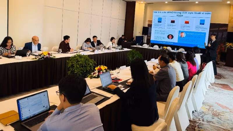 Chuyên gia Tổ chức Y tế thế giới tại Việt Nam trao đổi những khuyến nghị về các phương án tính thuế tiêu thụ đặc biệt.