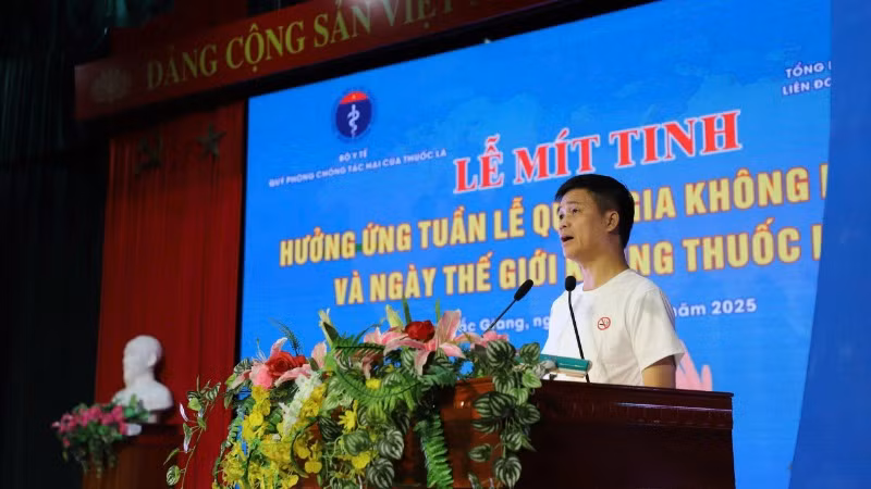 Phó Chủ tịch Tổng Liên đoàn Lao động Việt Nam Ngọ Duy Hiểu kêu gọi và đề nghị các cấp Công đoàn trên toàn quốc và người lao động tích cực tham gia xây dựng môi trường làm việc không khói thuốc. (Ảnh: Trung Hiếu)