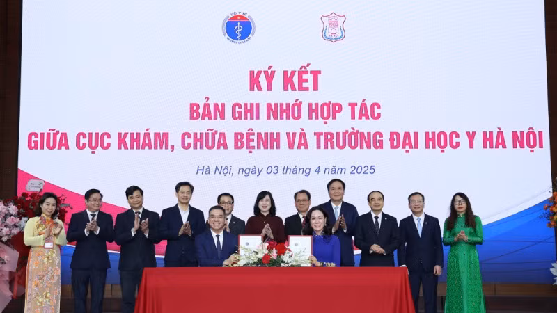 Nhân dịp này, Trường đại học Y Hà Nội ký kết ghi nhớ hợp tác với các đơn vị trực thuộc Bộ Y tế và một số bệnh viện đầu ngành.