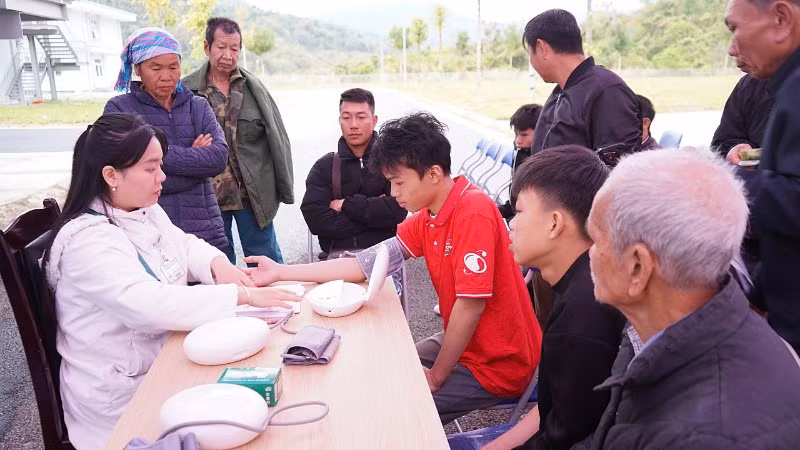 Khám bệnh, cấp phát thuốc miễn phí cho người dân tại huyện vùng cao Nậm Nhùn, Lai Châu.