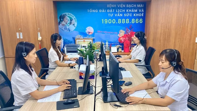 Hệ thống Tổng đài dịch vụ của Bệnh viện Bạch Mai luôn sẵn sàng hỗ trợ người dân trong tư vấn cũng như đăng ký khám chữa bệnh. Hệ thống Tổng đài dịch vụ của Bệnh viện Bạch Mai luôn sẵn sàng hỗ trợ người dân trong tư vấn cũng như đăng ký khám chữa bệnh.