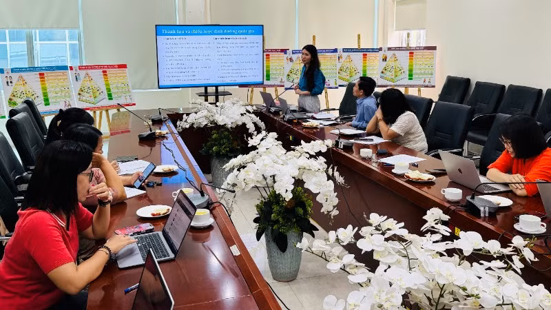 Thạc sĩ, bác sĩ Nguyễn Thị Lan Phương, Khoa Vi chất dinh dưỡng (Viện Dinh dưỡng) trao đổi thông tin về thiếu vi chất dinh dưỡng và phòng, chống thiếu vi chất dinh dưỡng. Thạc sĩ, bác sĩ Nguyễn Thị Lan Phương, Khoa Vi chất dinh dưỡng (Viện Dinh dưỡng) trao đổi thông tin về thiếu vi chất dinh dưỡng và phòng, chống thiếu vi chất dinh dưỡng.