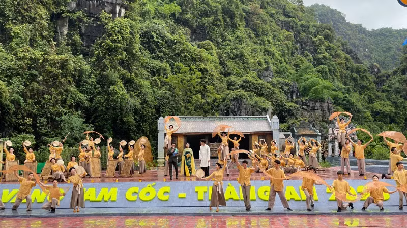 Chương trình nghệ thuật đặc sắc tại chương trình.