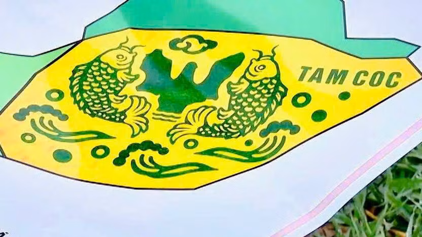 Bức tranh "Cá chép vượt vũ môn" được coi là biểu tượng của sự kiên trì, sự sáng tạo và sự cố gắng để vượt qua khó khăn, thách thức. Ngoài ra, cá chép cũng được coi là một biểu tượng của sự trường thọ và may mắn.