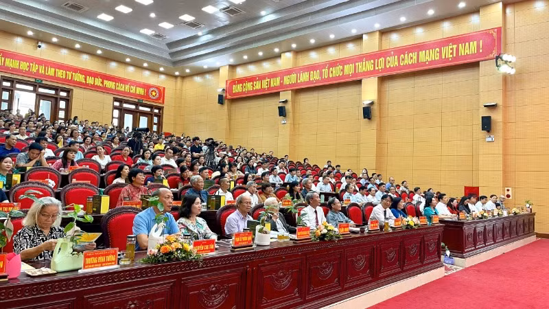 Các đại biểu tham dự hội thảo.