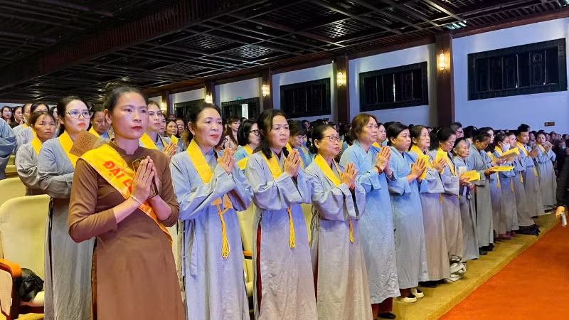 Đông đảo tăng ni, phật tử cầu nguyện tại Đại lễ. Đông đảo tăng ni, phật tử cầu nguyện tại Đại lễ.