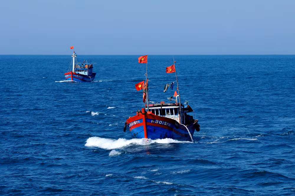 Ngư dân miền trung vươn khơi đánh bắt hải sản. Ảnh: Đăng Khoa