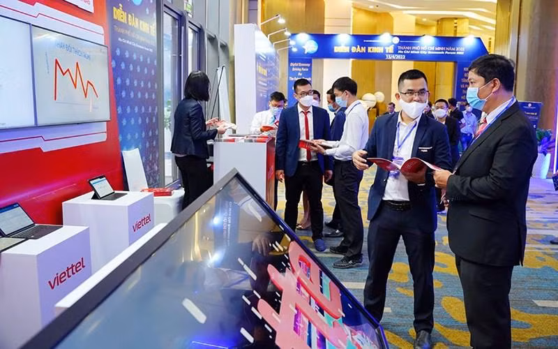 Các giải pháp chuyển đổi số trưng bày tại Diễn đàn kinh tế thành phố Hồ Chí Minh năm 2022 (Ảnh minh hoạ)