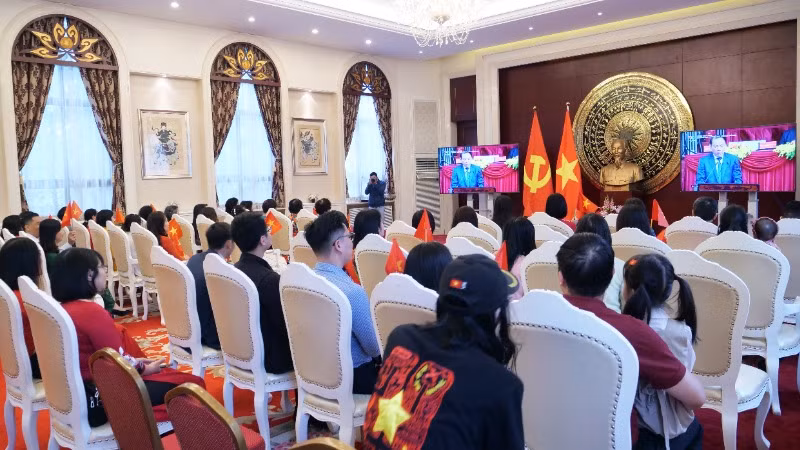 Toàn cảnh buổi cầu truyền hình Lễ diễu binh, diễu hành và lễ kỷ niệm 50 năm Ngày Giải phóng miền nam, thống nhất đất nước.