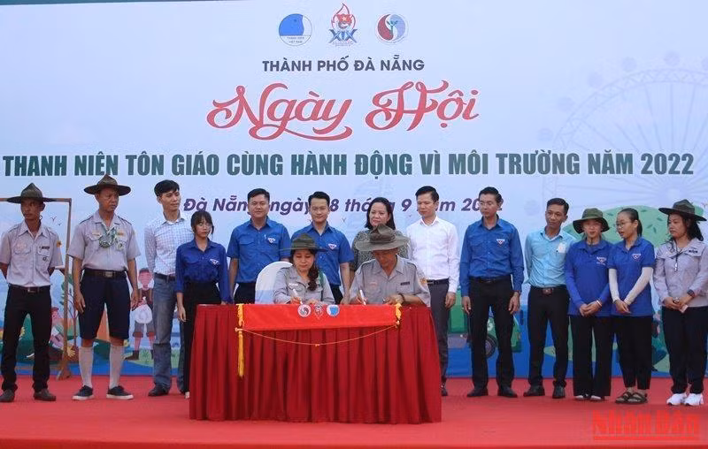 Ký kết phong trào thanh niên tôn giáo hành động vì môi trường.