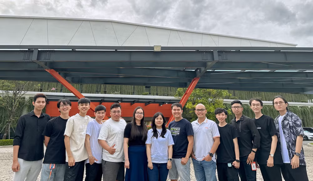 Đội ngũ kỹ sư CloudVerse đang làm việc tại VNG Đội ngũ kỹ sư CloudVerse đang làm việc tại VNG