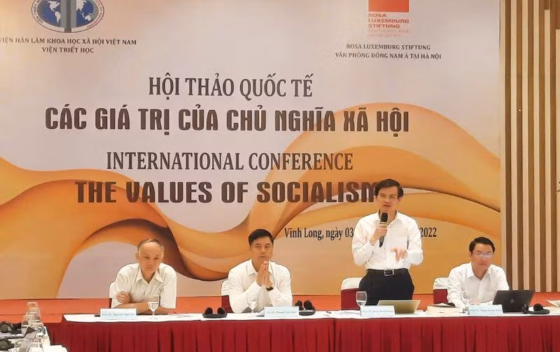 Các diễn giả đồng chủ trì Hội thảo Quốc tế: “Các giá trị của Chủ nghĩa Xã hội". (Ảnh: BÁ DŨNG) 
