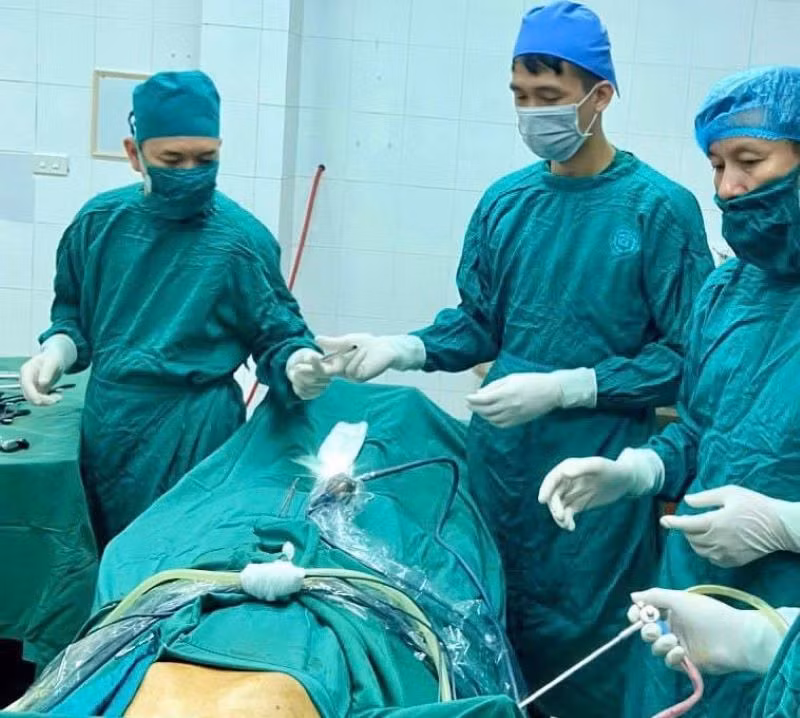 Ca phẫu thuật nội soi lồng ngực thành công của y bác sĩ Bệnh viện đa khoa huyện Kiến Xương. (Ảnh: Bệnh viện cung cấp)