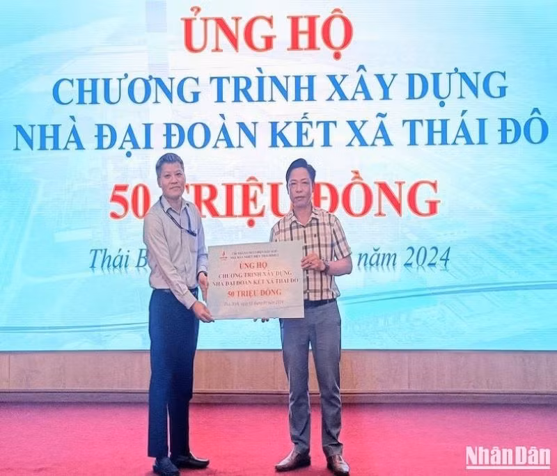 Ngôi nhà bàn giao cho cụ Tựa có sự hỗ trợ kinh phí 50 triệu đồng của nhà máy nhiệt điện Thái Bình 2. Ngôi nhà bàn giao cho cụ Tựa có sự hỗ trợ kinh phí 50 triệu đồng của nhà máy nhiệt điện Thái Bình 2.
