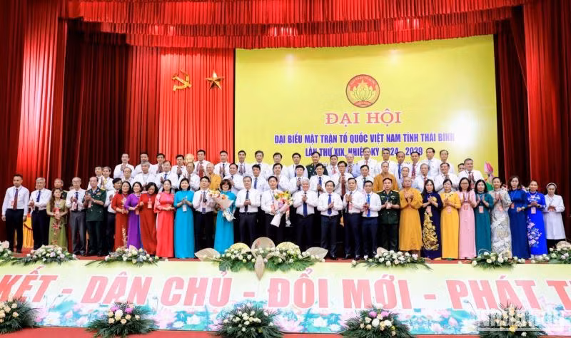 Ra mắt Ủy ban Mặt trận Tổ quốc Việt Nam tỉnh Thái Bình lần thứ 19, nhiệm kỳ 2024-2029 gồm 73 đại biểu. Ra mắt Ủy ban Mặt trận Tổ quốc Việt Nam tỉnh Thái Bình lần thứ 19, nhiệm kỳ 2024-2029 gồm 73 đại biểu.