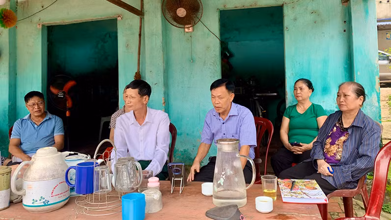 Các gia đình nhiều năm sinh sống tại Xóm 20, thôn Xuân Bảng, xã Nam Sơn.