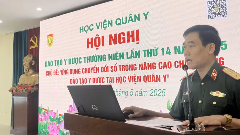 Giám đốc Học viện Quân y, Trung tướng, Giáo sư, Tiến sĩ Trần Viết Tiến phát biểu tại Hội nghị.