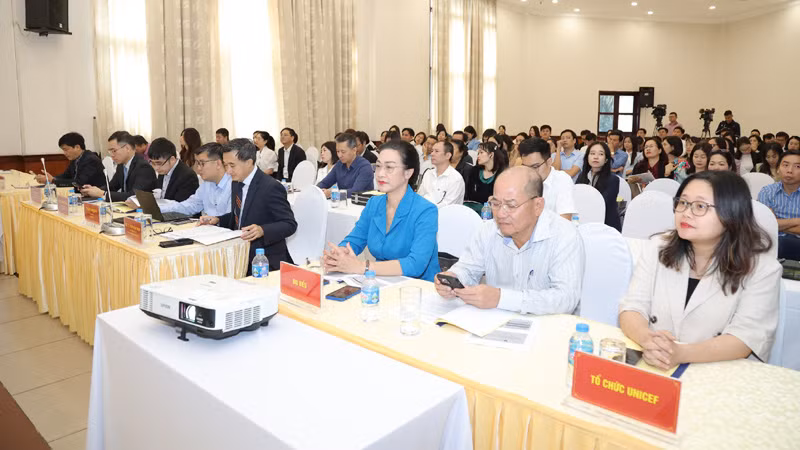 Các đại biểu tham dự hội nghị.