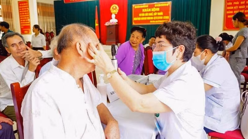 Khám mắt cho các đối tượng chính sách trên địa bàn xã Minh Châu. Khám mắt cho các đối tượng chính sách trên địa bàn xã Minh Châu.