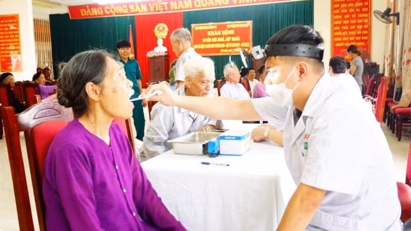 Khám răng, hàm, mặt cho các đối tượng chính sách trên địa bàn xã Minh Châu Khám răng, hàm, mặt cho các đối tượng chính sách trên địa bàn xã Minh Châu