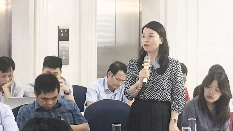 Các đại biểu trao đổi, thảo luận tại hội thảo.