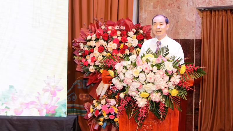 Phó Giám đốc phụ trách Sở Y tế Hà Nội Nguyễn Đình Hưng phát biểu ý kiến tại hội nghị. Phó Giám đốc phụ trách Sở Y tế Hà Nội Nguyễn Đình Hưng phát biểu ý kiến tại hội nghị.