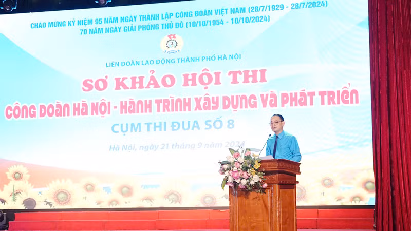 Chủ tịch Công đoàn ngành y tế Hà Nội, Cụm trưởng Cụm thi đua số 8 Trịnh Tố Tâm phát biểu tại Hội thi.