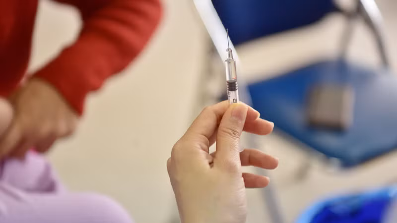 Tiêm chủng vaccine đầy đủ để phòng bệnh cho trẻ hiệu quả. Tiêm chủng vaccine đầy đủ để phòng bệnh cho trẻ hiệu quả.