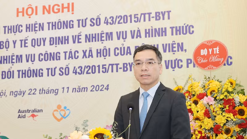 Cục trưởng Quản lý Khám, chữa bệnh Hà Anh Đức chia sẻ thông tin tại hội nghị.