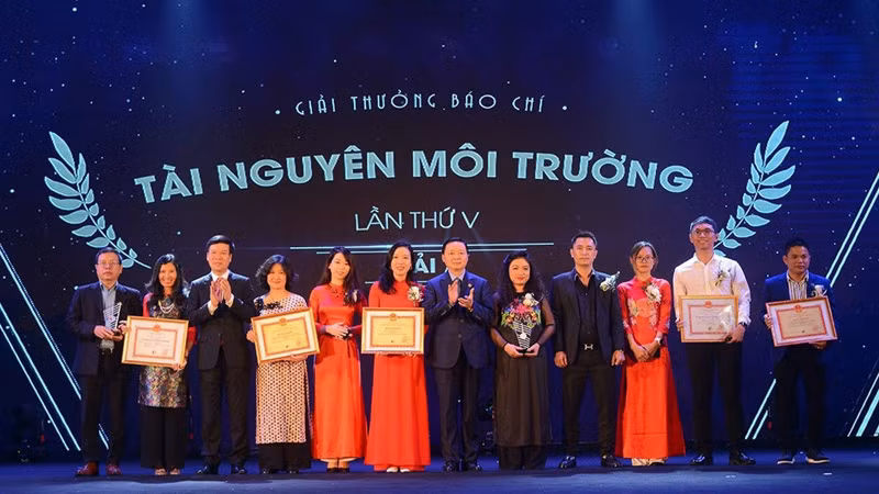 Tác giả, nhóm tác giả nhận Giải A, Giải thưởng Báo chí Tài nguyên và môi trường lần thứ V Tác giả, nhóm tác giả nhận Giải A, Giải thưởng Báo chí Tài nguyên và môi trường lần thứ V