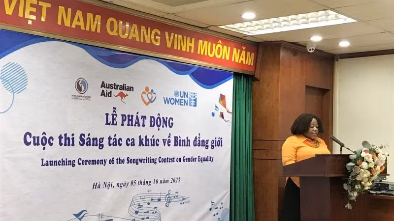 Đại diện Cơ quan Liên hiệp quốc về Bình đẳng giới và Trao quyền cho phụ nữ (UN Women) tại Việt Nam phát biểu tại lễ phát động cuộc thi. Đại diện Cơ quan Liên hiệp quốc về Bình đẳng giới và Trao quyền cho phụ nữ (UN Women) tại Việt Nam phát biểu tại lễ phát động cuộc thi.