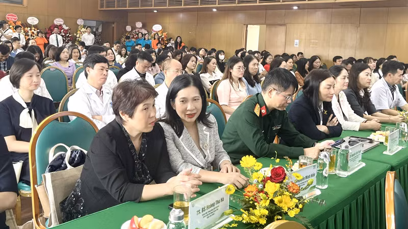 Các đại biểu dự Lễ kỷ niệm. Các đại biểu dự Lễ kỷ niệm.