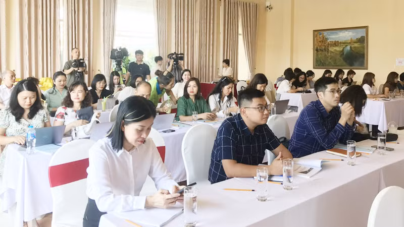 Các đại biểu đến từ các cơ quan báo chí Trung ương, địa phương đóng trên địa bàn Hà Nội tham dự hội thảo. Các đại biểu đến từ các cơ quan báo chí Trung ương, địa phương đóng trên địa bàn Hà Nội tham dự hội thảo.