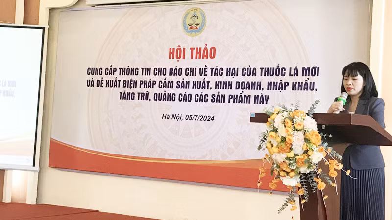 Lãnh đạo Vụ Pháp chế (Bộ Y tế) phát biểu tại hội thảo. Lãnh đạo Vụ Pháp chế (Bộ Y tế) phát biểu tại hội thảo.