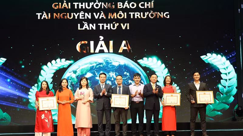 Tác giả, nhóm tác giả nhận Giải A, Giải thưởng Báo chí tài nguyên và môi trường lần thứ VI.