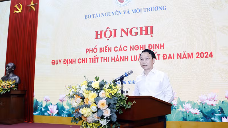 Bộ trưởng Tài nguyên và Môi trường Đỗ Đức Duy phát biểu ý kiến tại hội nghị. Bộ trưởng Tài nguyên và Môi trường Đỗ Đức Duy phát biểu ý kiến tại hội nghị.