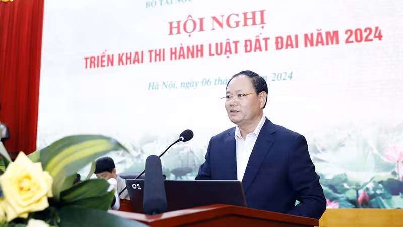 Thứ trưởng Tài nguyên và Môi trường Lê Minh Ngân giới thiệu Luật Đất đai năm 2024