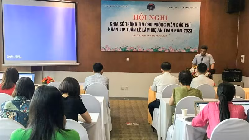 Toàn cảnh hội nghị.