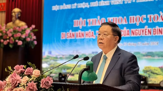 Đồng chí Nguyễn Trọng Nghĩa phát biểu tại hội thảo. (Ảnh: Vietnam+)
