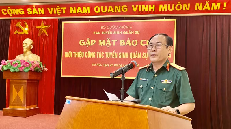 Trung tướng TS Nguyễn Văn Oanh phát biểu ý kiến tại buổi gặp mặt.