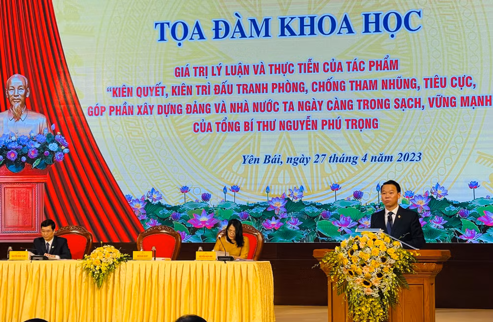Bí thư Tỉnh ủy Đỗ Đức Duy phát biểu tại hội thảo.