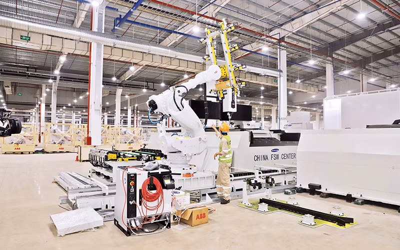 Sau khi hoàn thành việc xây dựng, lắp đặt, dự kiến cuối tháng 7/2023, Nhà máy sản xuất pin VinES sẽ đi vào sản xuất.