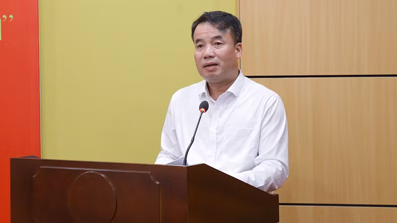 Tổng Giám đốc Bảo hiểm xã hội Việt Nam Nguyễn Thế Mạnh phát biểu tại hội nghị. (Ảnh: TÂM TRUNG) Tổng Giám đốc Bảo hiểm xã hội Việt Nam Nguyễn Thế Mạnh phát biểu tại hội nghị. (Ảnh: TÂM TRUNG)