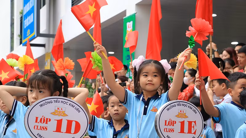 Học sinh Trường tiểu học Kim Liên, Hà Nội, trong lễ khai giảng năm học mới 2023-2024. (Ảnh NAM NGUYỄN)