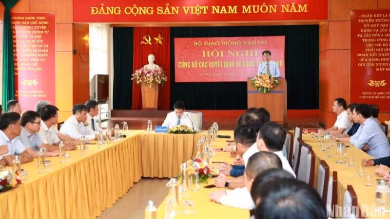 Hội nghị công bố các quyết định về công tác cán bộ của Bộ Giao thông vận tải ngày 15/8.