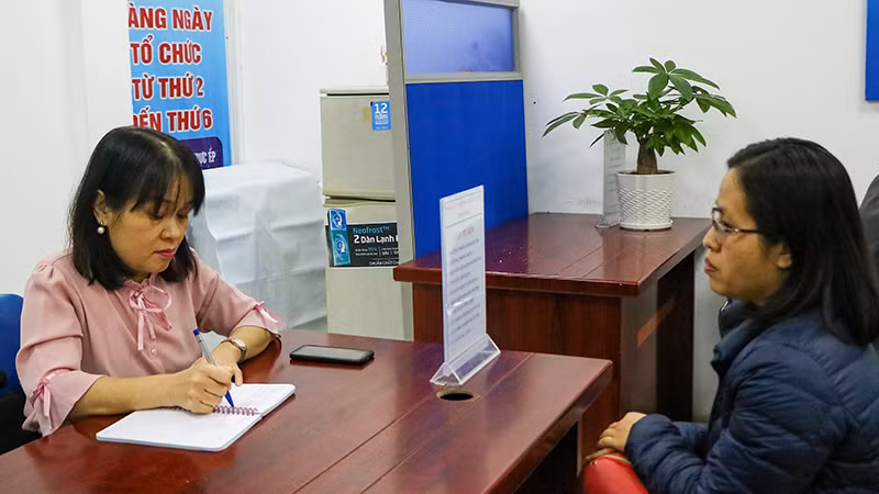 Phỏng vấn lao động tại phiên giao dịch việc làm ở Trung tâm Dịch vụ việc làm Hà Nội. (Ảnh: Nhật Quang)