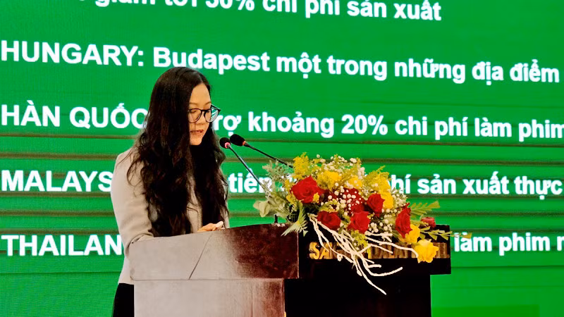 Đại biểu trình bày tham luận tại hội thảo.